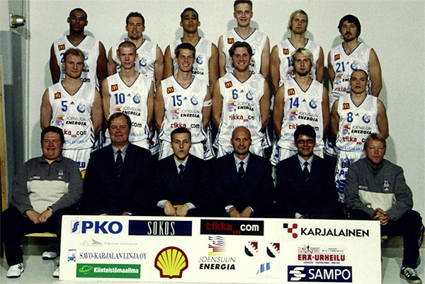 Miesten joukkue SM-Koriksessa 2001-02